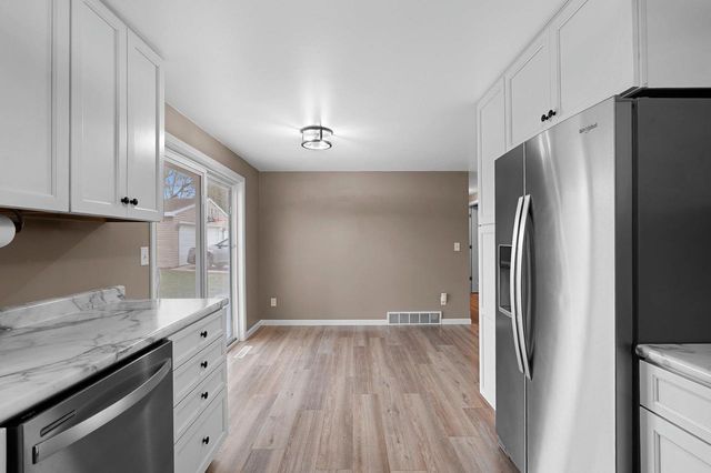 205 FAIRWAY STREET, Combined Locks, WI 54113