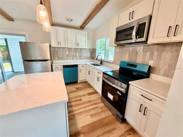 7117 15TH STREET N, St Petersburg, FL 33702