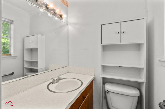 711 Comer, Carthage, TX 75633