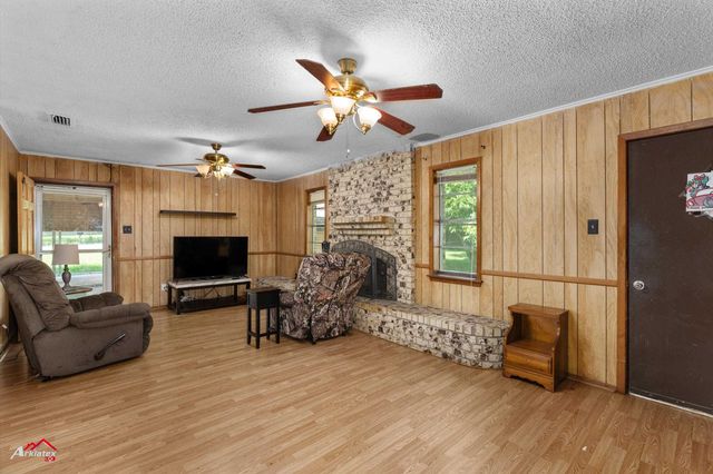 711 Comer, Carthage, TX 75633