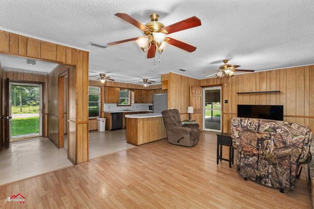 711 Comer, Carthage, TX 75633