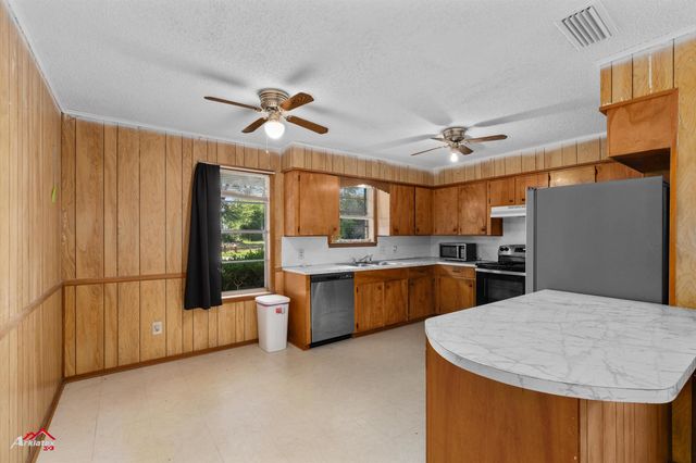 711 Comer, Carthage, TX 75633