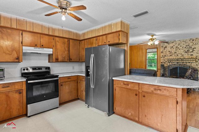 711 Comer, Carthage, TX 75633