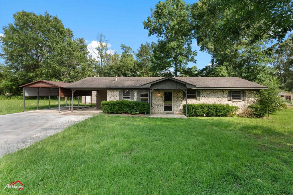 711 Comer, Carthage, TX 75633