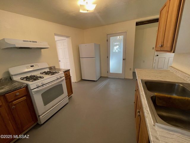 1094 N Pomerene Road, Benson, AZ 85602