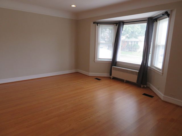 6957 W Fletcher Street, Chicago, IL 60634