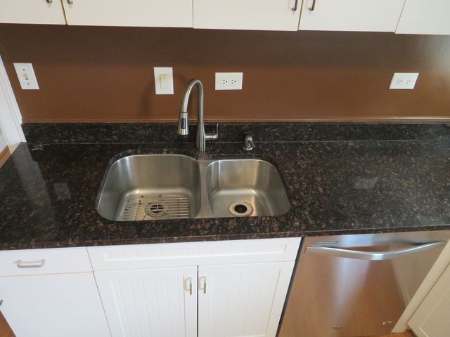 6957 W Fletcher Street, Chicago, IL 60634