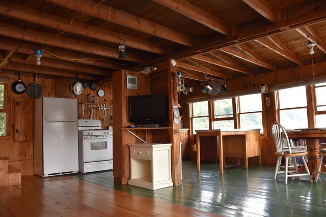 195 Meadow Lane, Woodbury, VT 05681