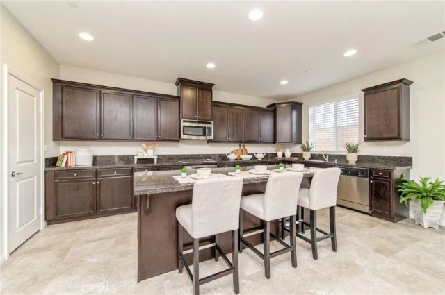 7114 Beckett Field, Eastvale, CA 92880