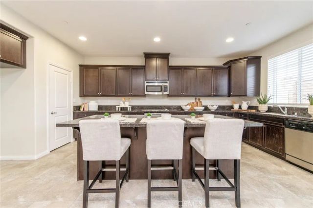 7114 Beckett Field, Eastvale, CA 92880