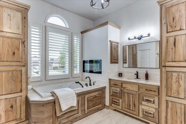 8509 W Northridge St, Wichita, KS 67205