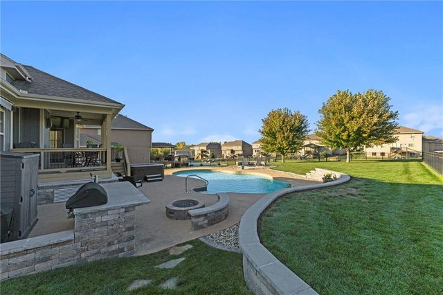 1214 High Ridge Court, Raymore, MO 64083