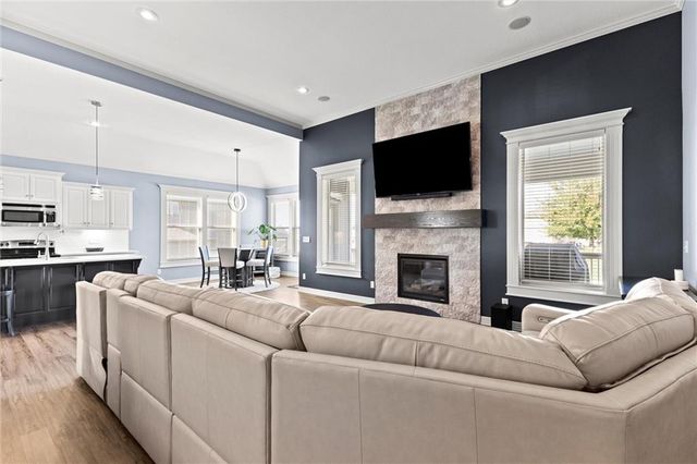 1214 High Ridge Court, Raymore, MO 64083