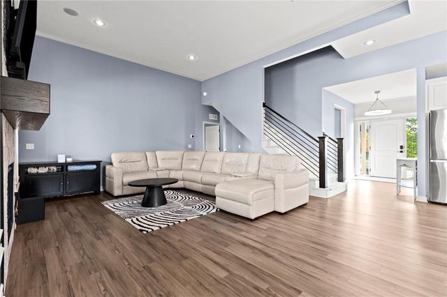 1214 High Ridge Court, Raymore, MO 64083