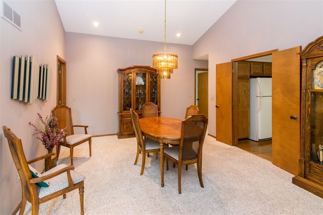 37648 N Laurel Park Drive 63, Livonia, MI 48152