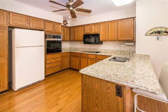 37648 N Laurel Park Drive 63, Livonia, MI 48152