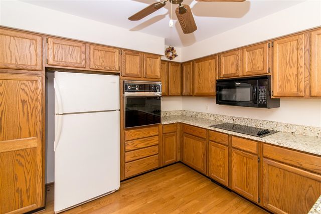 37648 N Laurel Park Drive 63, Livonia, MI 48152