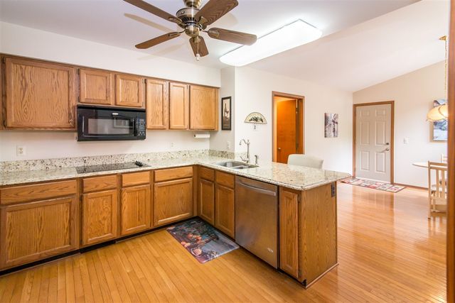 37648 N Laurel Park Drive 63, Livonia, MI 48152