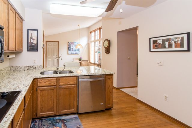 37648 N Laurel Park Drive 63, Livonia, MI 48152