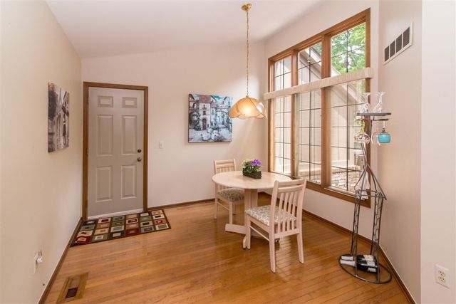 37648 N Laurel Park Drive 63, Livonia, MI 48152
