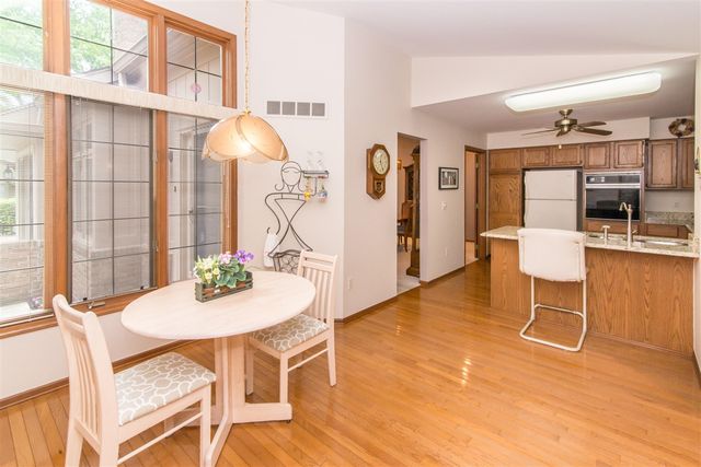 37648 N Laurel Park Drive 63, Livonia, MI 48152