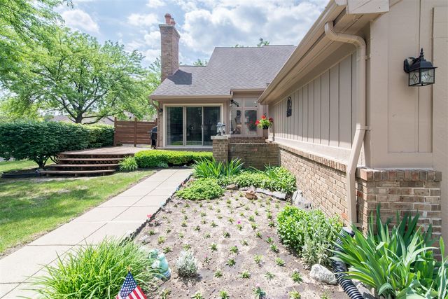 37648 N Laurel Park Drive 63, Livonia, MI 48152