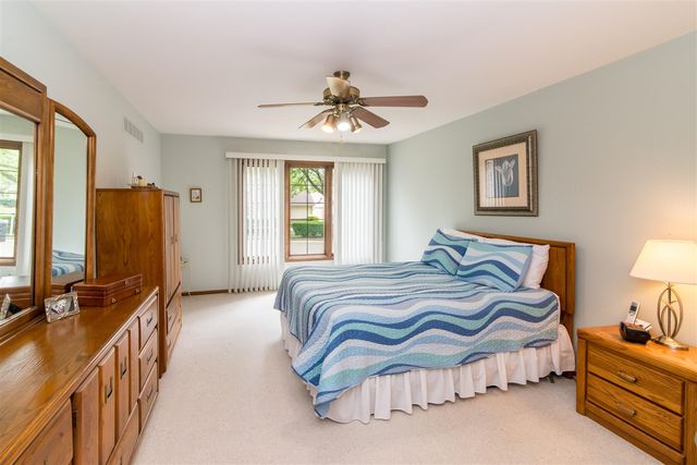 37648 N Laurel Park Drive 63, Livonia, MI 48152