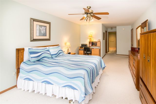37648 N Laurel Park Drive 63, Livonia, MI 48152