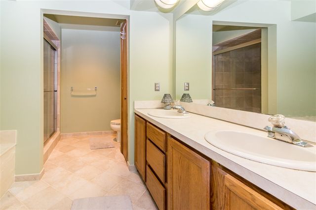 37648 N Laurel Park Drive 63, Livonia, MI 48152