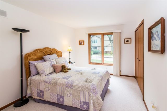 37648 N Laurel Park Drive 63, Livonia, MI 48152
