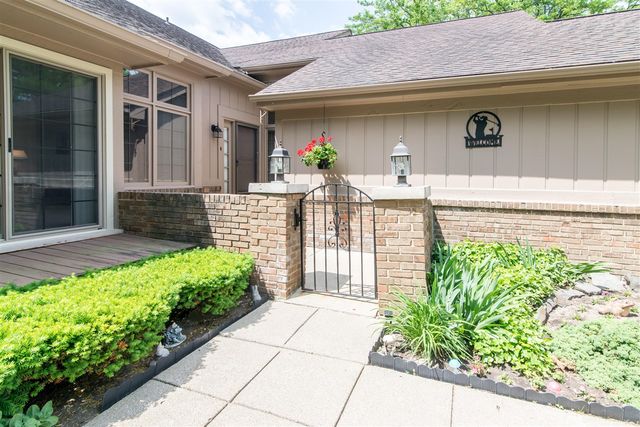 37648 N Laurel Park Drive 63, Livonia, MI 48152