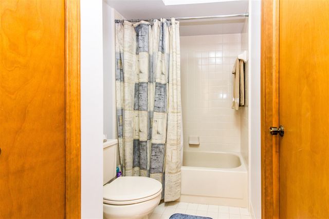 37648 N Laurel Park Drive 63, Livonia, MI 48152