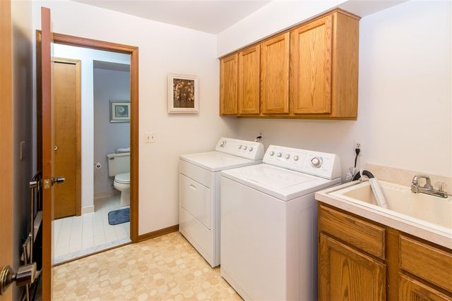 37648 N Laurel Park Drive 63, Livonia, MI 48152