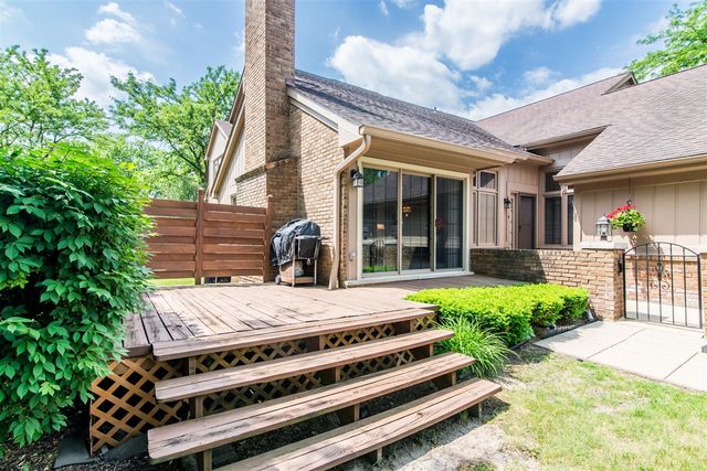 37648 N Laurel Park Drive 63, Livonia, MI 48152