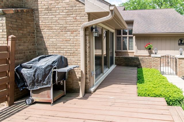 37648 N Laurel Park Drive 63, Livonia, MI 48152