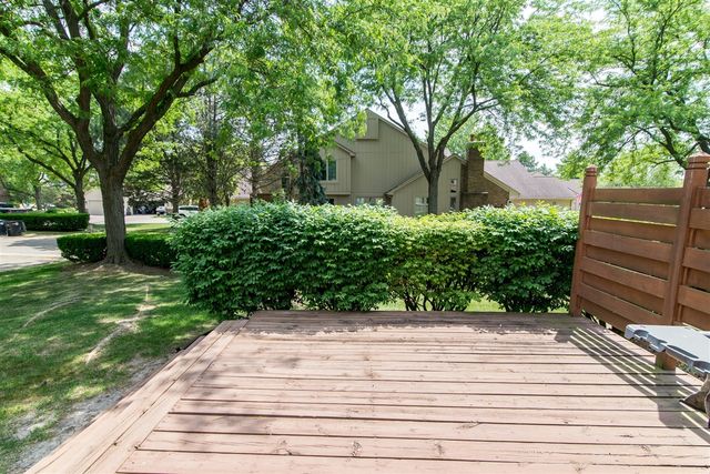 37648 N Laurel Park Drive 63, Livonia, MI 48152