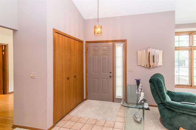 37648 N Laurel Park Drive 63, Livonia, MI 48152