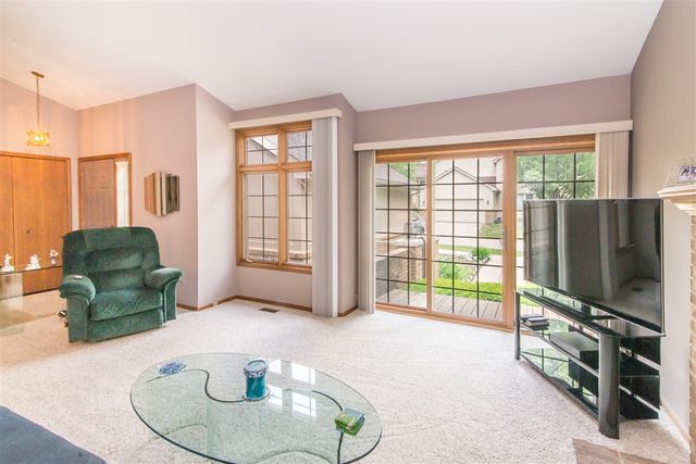 37648 N Laurel Park Drive 63, Livonia, MI 48152