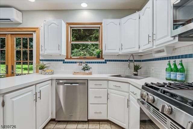 52 Warfield St, Montclair Twp., NJ 07043