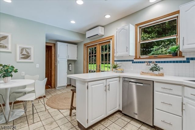 52 Warfield St, Montclair Twp., NJ 07043