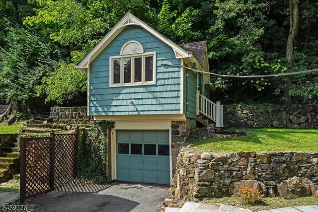 52 Warfield St, Montclair Twp., NJ 07043