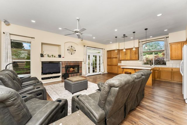 11858 Point Rock Way, Gold River, CA 95670