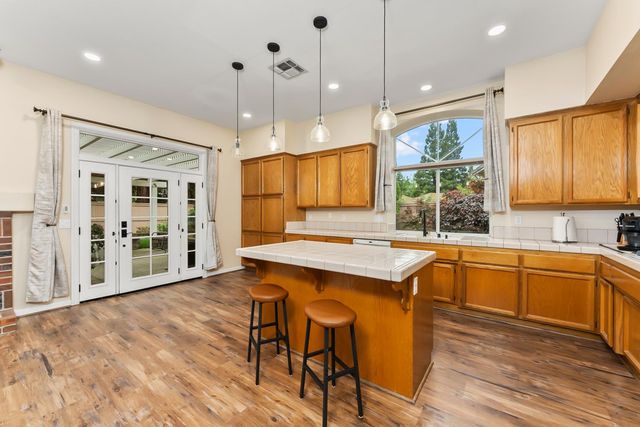 11858 Point Rock Way, Gold River, CA 95670