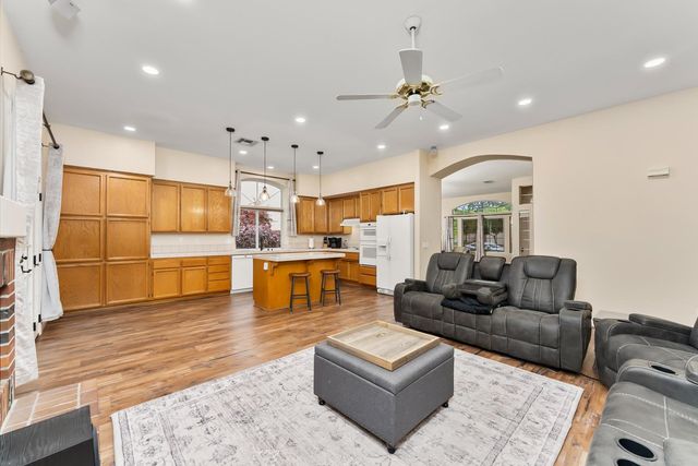 11858 Point Rock Way, Gold River, CA 95670