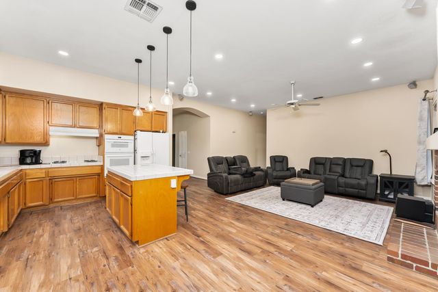 11858 Point Rock Way, Gold River, CA 95670