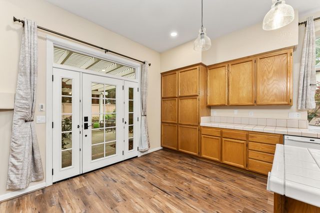 11858 Point Rock Way, Gold River, CA 95670