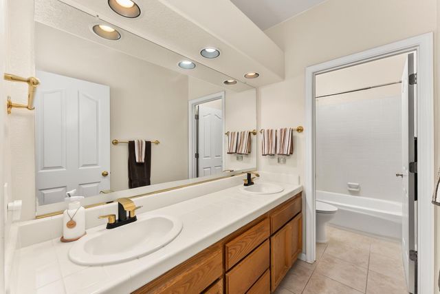 11858 Point Rock Way, Gold River, CA 95670