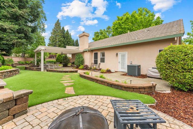 11858 Point Rock Way, Gold River, CA 95670