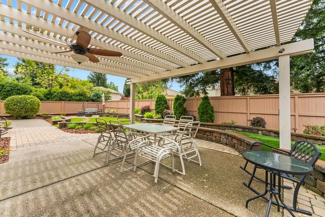 11858 Point Rock Way, Gold River, CA 95670