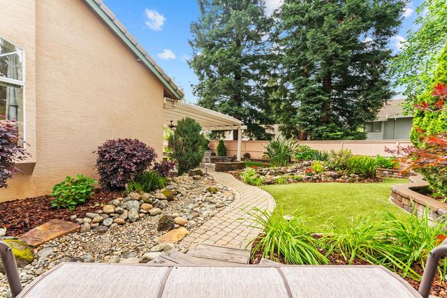 11858 Point Rock Way, Gold River, CA 95670